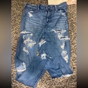 Super distressed jeans